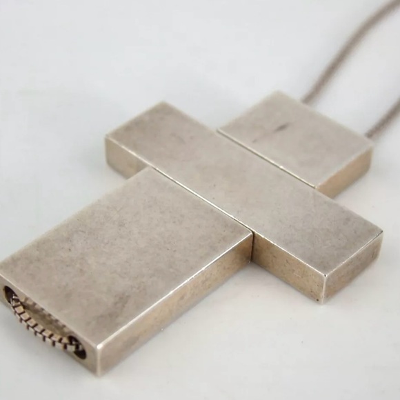 Gucci Silver 925 Cross Necklace - Picture 3 of 12